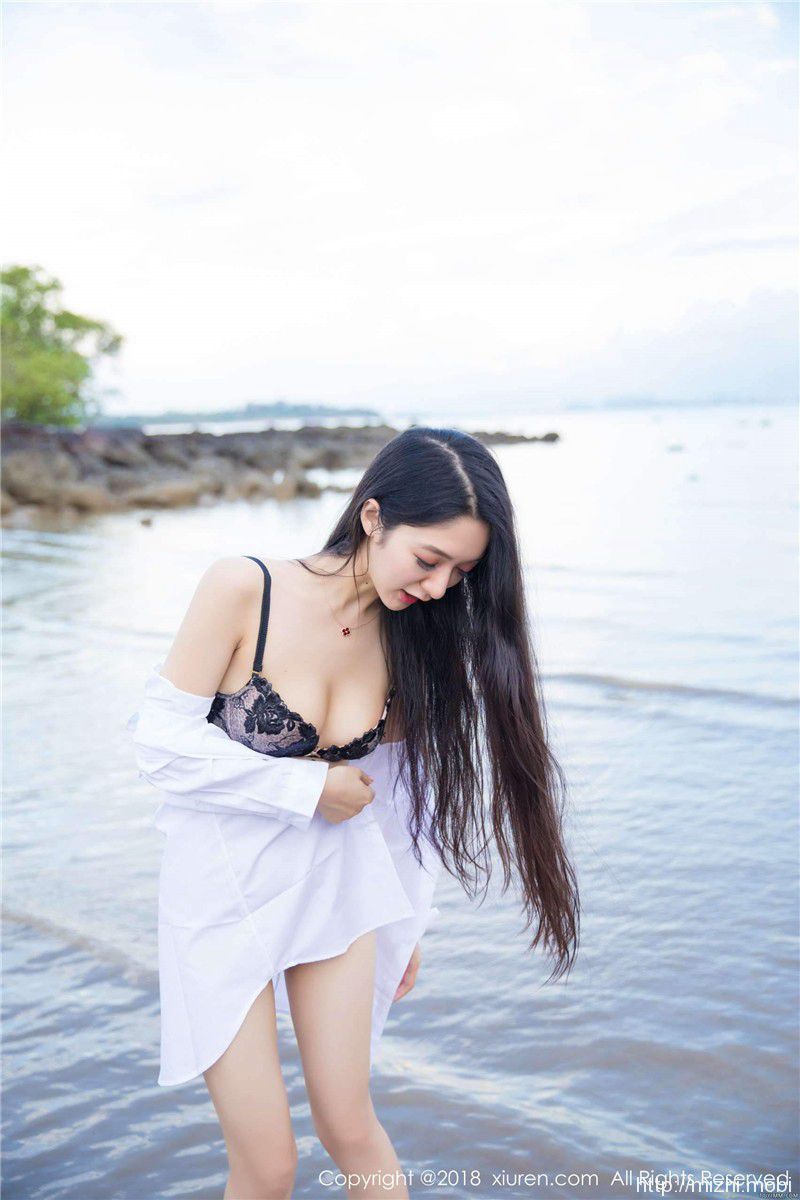 性感美女海边唯美写真