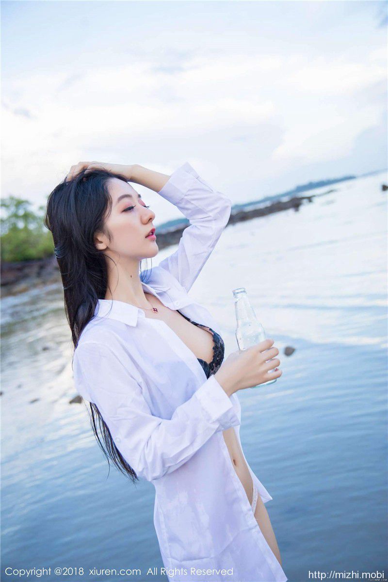 性感美女海边唯美写真