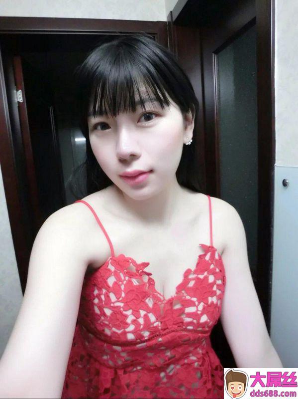 长腿大胸美黄婧智女沦落夜店生活后