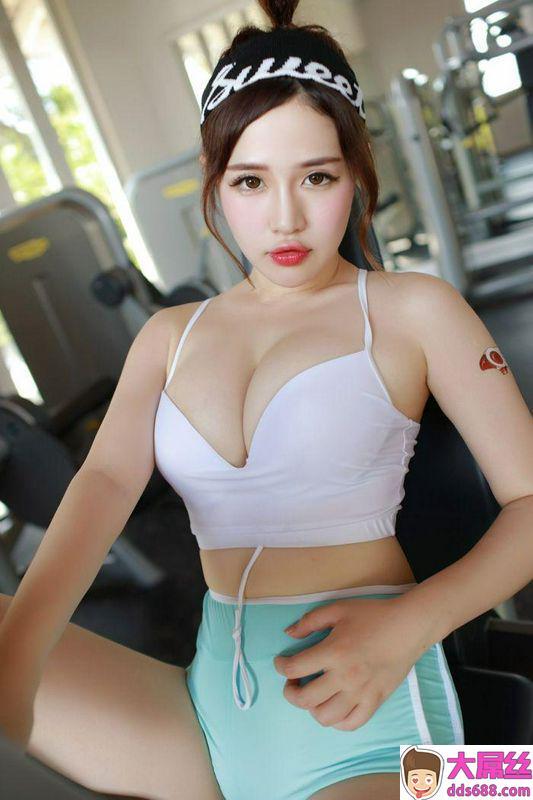 运动巨乳辣妹~徐嘉乐