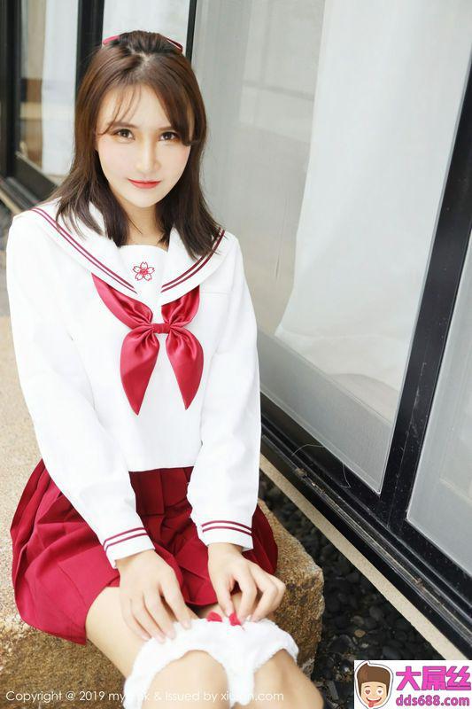 SOLO尹菲户外拍摄学生制服