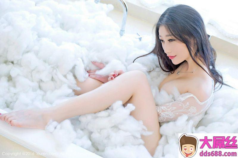 性感美人妲己白色性感薄丝外套雪白美乳唿之欲出